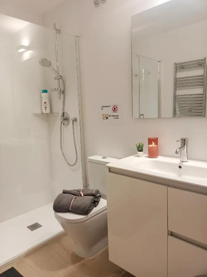 By Plaza Universidad Rooms Barcelona 0*,